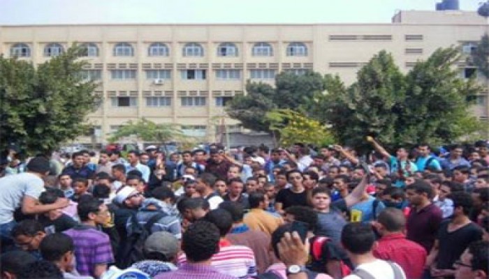 بالصور.. طلاب الأزهر يحتشدون للتظاهر أمام مبنى الإدارة