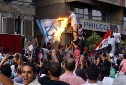 الكيان الصهيوني يدعم أنظمة الحكم في مصر واﻷردن والخليج