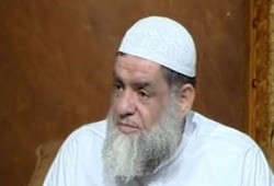 د. محمد عبد المقصود ينفي إصدار فتوى بقتل الضباط والجنود