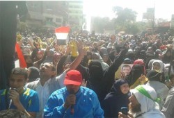 التحام مسيرة الزيتون مع المطرية والهتاف يعلو "اﻷحرار عايزين شهادة"