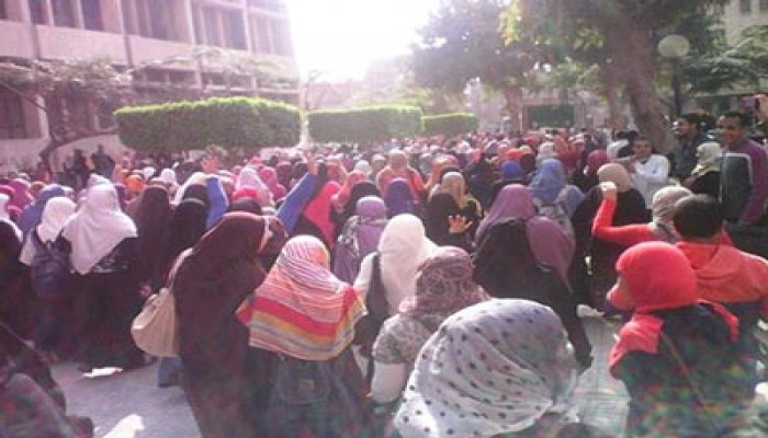 مسيرة حاشدة بجامعة القاهرة والانقلاب يطلق الرصاص