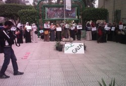 وقفة لطلاب "سياسة واقتصاد" تضامنًا مع غزة