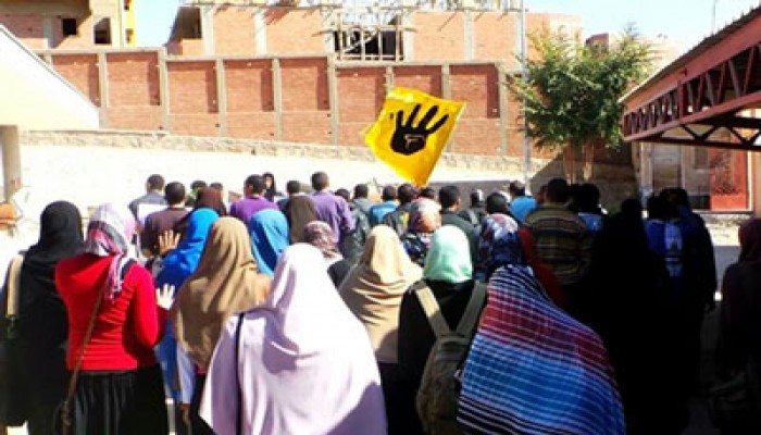 بالفيديو.. وقفة ومسيرة احتجاجية لطلاب جامعات أسوان للتنديد بالانقلاب وإعدام الطلاب