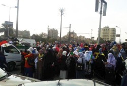 وقفة لطالبات الأزهر بشارع مصطفى النحاس ضد بلطجة الداخلية
