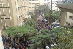 مباشر.. "فك الحصار" مسيرة طلابية بجامعة الزقازيق