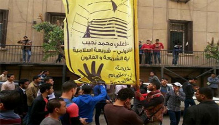 وقفة لطﻻب اﻷزهر فرع"الدراسة" تندد بعودة الحرس الجامعي