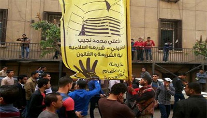 وقفة لطﻻب اﻷزهر فرع"الدراسة" تندد بعودة الحرس الجامعي