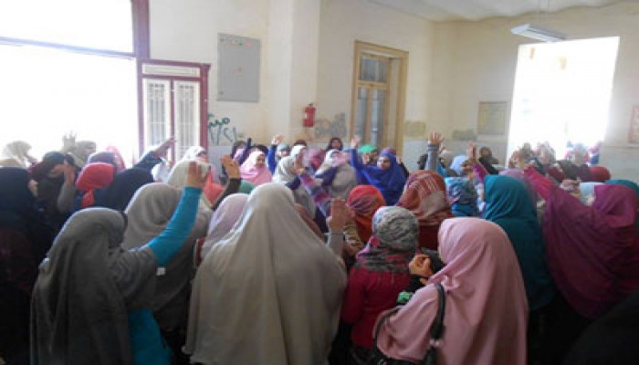 وقفة ومسيرة لطالبات دراسات إسلامية دمنهور في أول أيام الدراسة