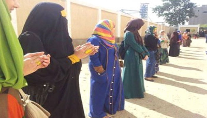 فيديو.. طالبات أزهر الزقازيق يرفضن الحرس الجامعي واعتقال الحرائر