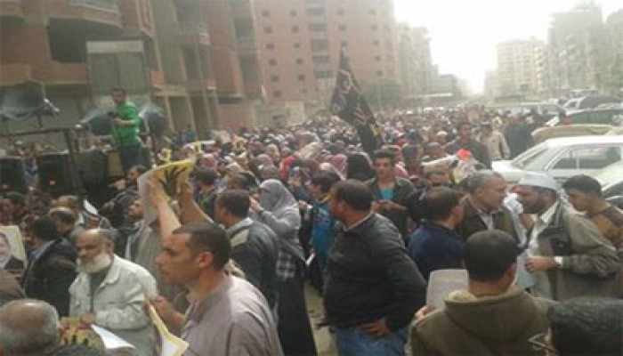 مسيرة حاشدة بالمطرية في جمعة "الشارع لنا.. معًا للخلاص"