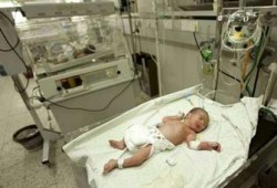استشهاد طفل رضيع من جراء الحصار على غزة وإغلاق معبر رفح