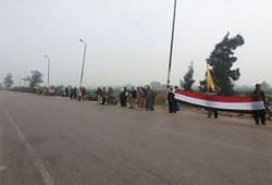 فيديو.. سلاسل بشرية بقرية الرئيس للمطالبة بعودة الشرعية