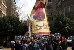 طلاب الأزهر من أمام منزل الطيب: "شيل العمة شيل عرفنا انك عميل"