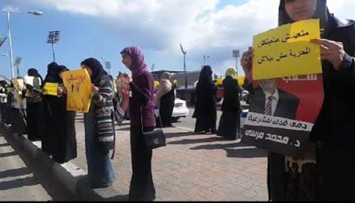 سلاسل بشرية لطلاب ضد الانقلاب ببورسعيد رفضًا لعودة الحرس