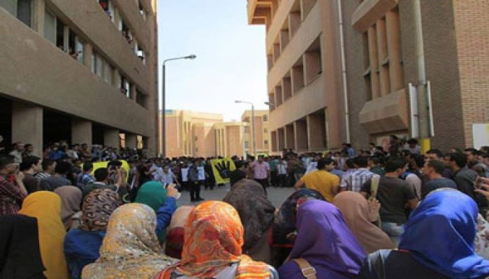 مسيرة حاشدة لطلاب هندسة شبين الكوم تطالب بإسقاط الانقلاب