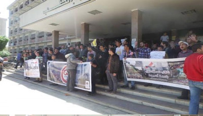 بث مباشر.. وقفتان ومسيرة بجامعة أسيوط للتنديد بالانقلاب العسكري