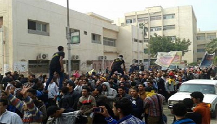 مباشر.. جامعة الزقازيق تواصل انتفاضتها تنديدًا بقمع الحريات وعودة الحرس