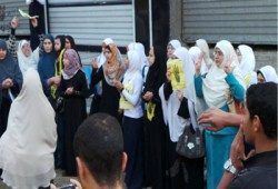 وقفه لفتيات معهد أويش الحجر الثانوي تضامنًا مع شيخه المعتقل