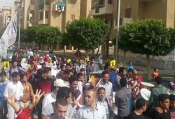 طلاب هندسة العاشر يجوبون شوارع المدينة رفضًا لعودة الحرس