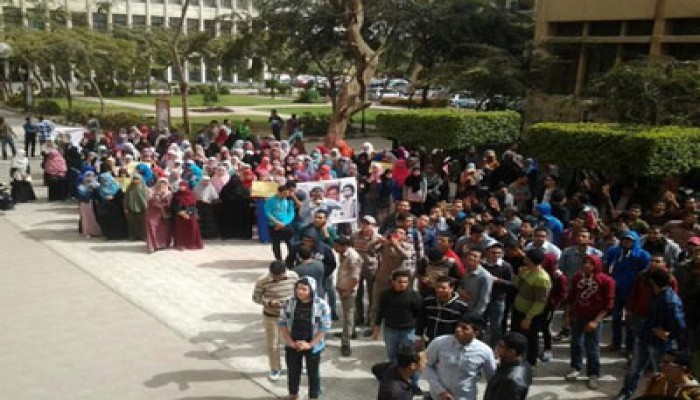 طلاب "القاهرة" يختتمون فعاليات اليوم برفض حكم قضاء الانقلاب