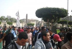 بالصور.. وقفة طلاب جامعة القاهرة تتحول إلى مسيرة حاشدة