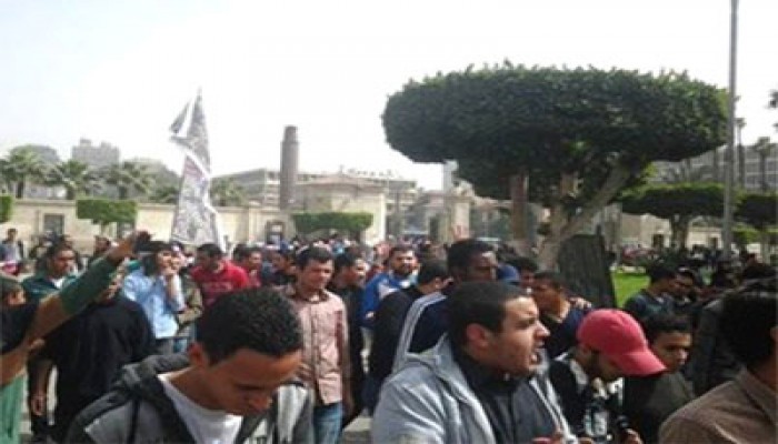 بالصور.. وقفة طلاب جامعة القاهرة تتحول إلى مسيرة حاشدة