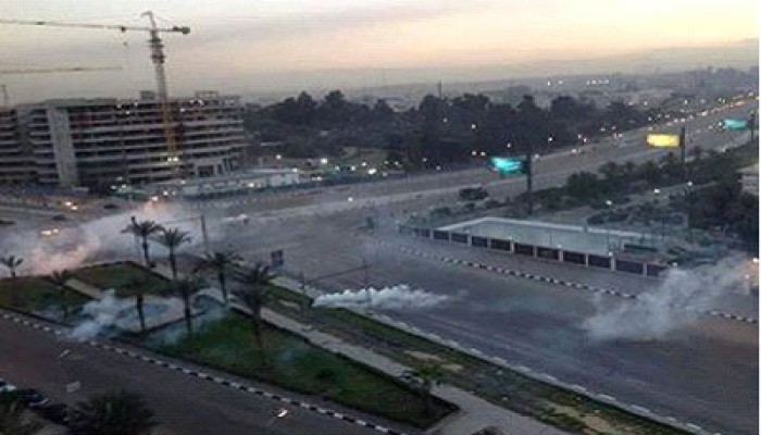 أمن الانقلاب يُفرِّق جمهور الزمالك بالرصاص الحي والغاز