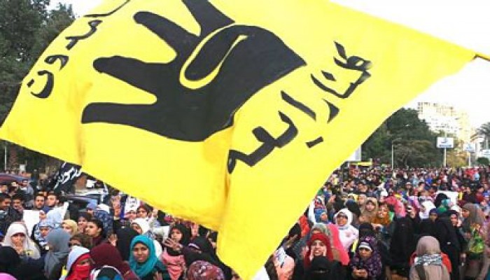 مهزلة الانقلابيين مستمرة.. "الترسانة" يوقف لاعبًا رفع شارة "رابعة"