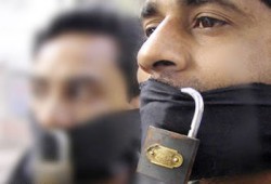 الجارديان: كشف الحقائق وراء مطاردة سلطات الانقلاب للصحفيين