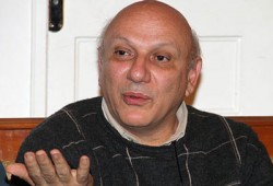 محمد شرف: مرسي رئيس مصر الشرعي ولن نعترف بإجراءات الانقلاب