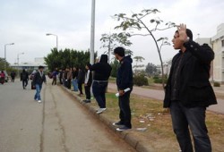 طلاب "قناة السويس" ينتقدون تجاهل رئيسها لزملائهم الشهداء والمعتقلين