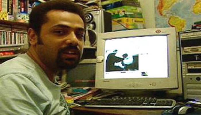 " وائل عباس : الثورة وقعت فى خديعة 11 فبراير والحل توحيد المطالب