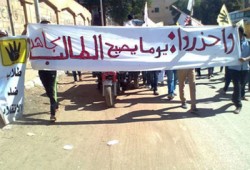 بالفيديو.. وقفة بهندسة وتجارة أسوان استعدادًا لثورة 25 يناير