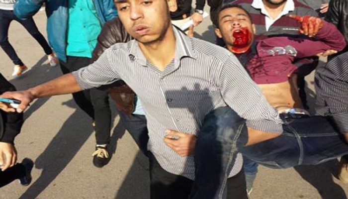 إصابات في صفوف طلاب جامعة القاهرة بالرصاص الحي والخرطوش