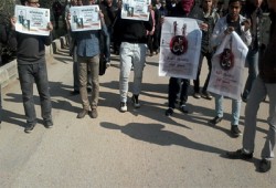 مسيرة بجامعة أسيوط احتجاجًا على استشهاد زميلهم أمس