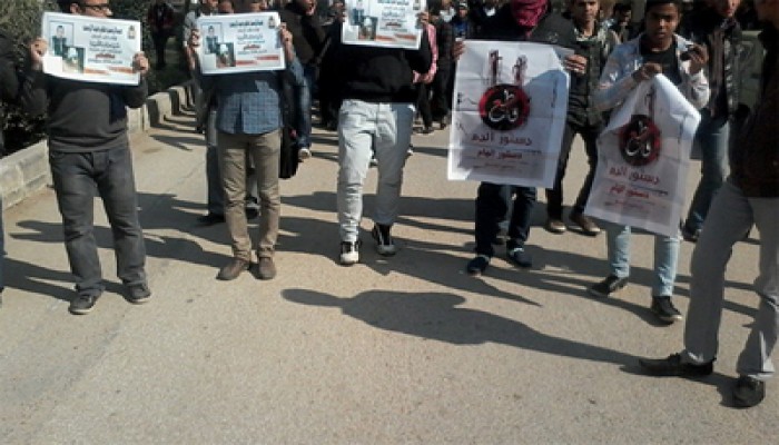 مسيرة بجامعة أسيوط احتجاجًا على استشهاد زميلهم أمس