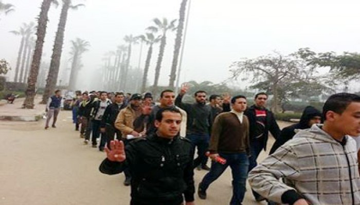 بث مباشر.. الانقلاب يقتحم جامعة الزقازيق واعتقالات وإصابات العشرات