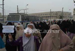 حرائر الأزهر يواصلن النضال رغم قمع الانقلاب