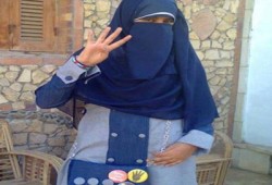 فصل طالبة بـ"جامعة المنوفية" نصف "تيرم" لحيازتها دبوس "رابعة"!!