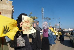 سلسلة بشرية لطلاب بورسعيد تنديدًا بالانقلاب العسكري