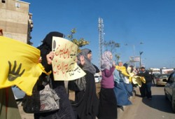 سلسلة بشرية لطلاب بورسعيد تنديدًا بالانقلاب العسكري