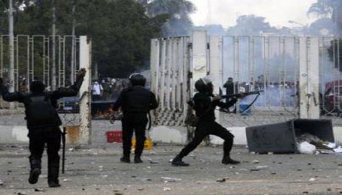 بث مباشر.. داخلية الانقلاب تطلق الغاز والخرطوش على طلاب الأزهر