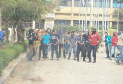 بث مباشر.. طلاب جامعة الزقازيق يواصلون تحدي بلطجة الإدارة والداخلية