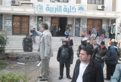 الانقلاب يستعين بقوات خاصة لإجبار تربية أزهر القاهرة على أداء الامتحان