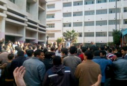 بث مباشر.. طلاب الزقازيق ينتفضون تنديدًا ببلطجة الانقلاب بحق زملائهم