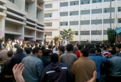 بث مباشر.. طلاب الزقازيق ينتفضون تنديدًا ببلطجة الانقلاب بحق زملائهم