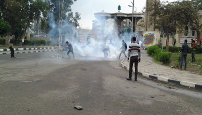 اقتحام المدينة الجامعية للأزهر من البوابة الرئيسية وإطلاق قنابل الغاز