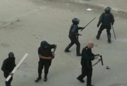 بالصور.. ميليشيات الانقلاب تطلق الخرطوش والغاز داخل حرم جامعة الزقازيق