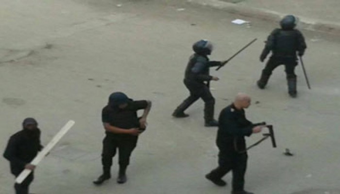 بالصور.. ميليشيات الانقلاب تطلق الخرطوش والغاز داخل حرم جامعة الزقازيق