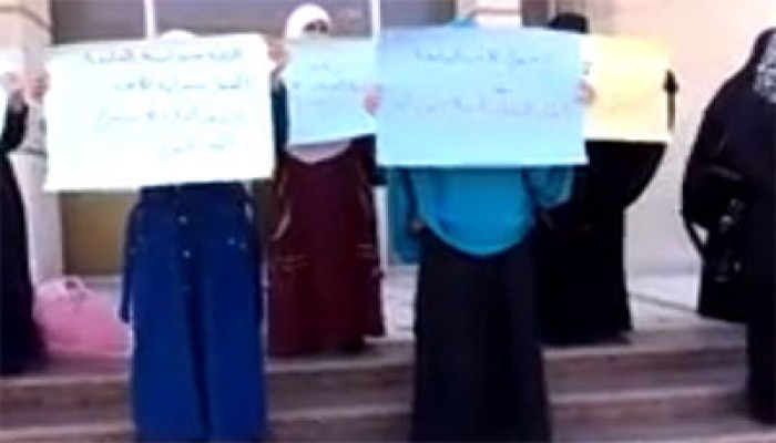 بالفيديو.. وقفة لأساتذة دراسات بورسعيد للإفراج عن المعتقلين